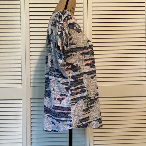 Coral Bay Light Weight T-Shirt - PXL - GUC - Picture 3 of 11